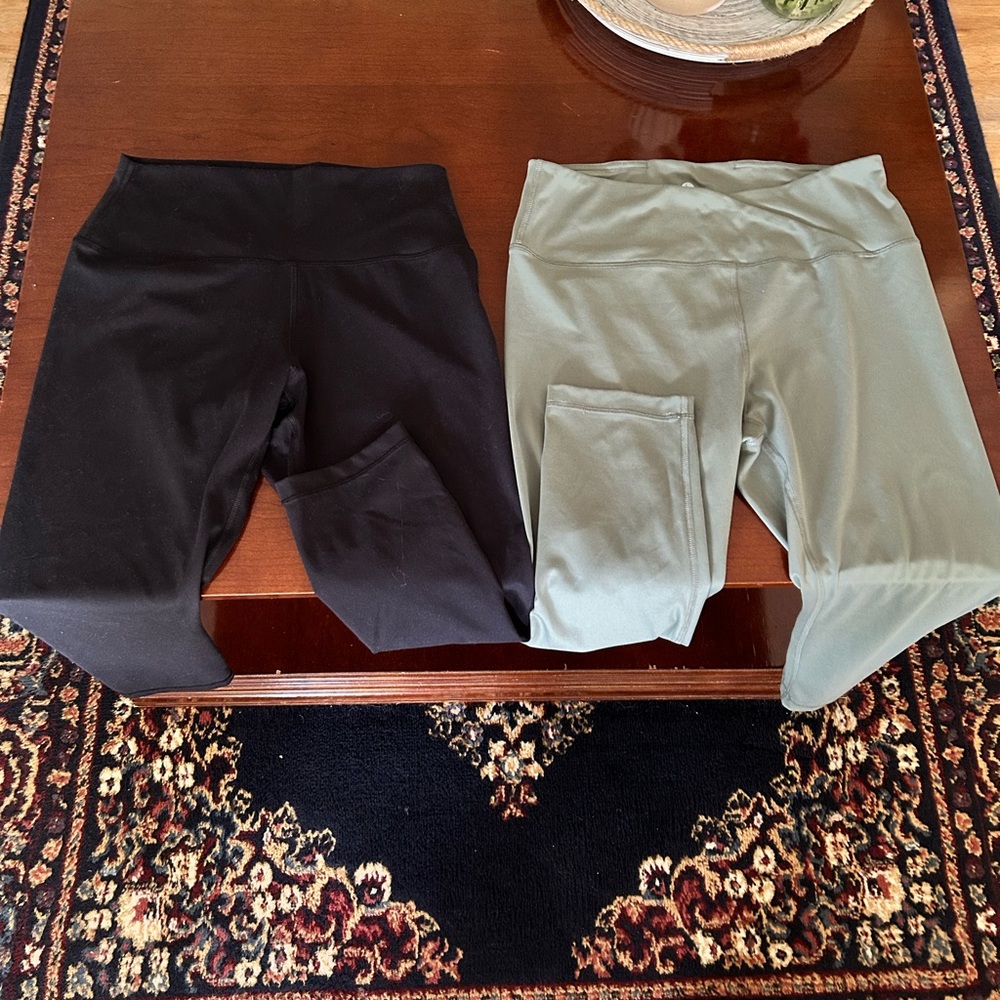 2 Interlock high waist capri leggings